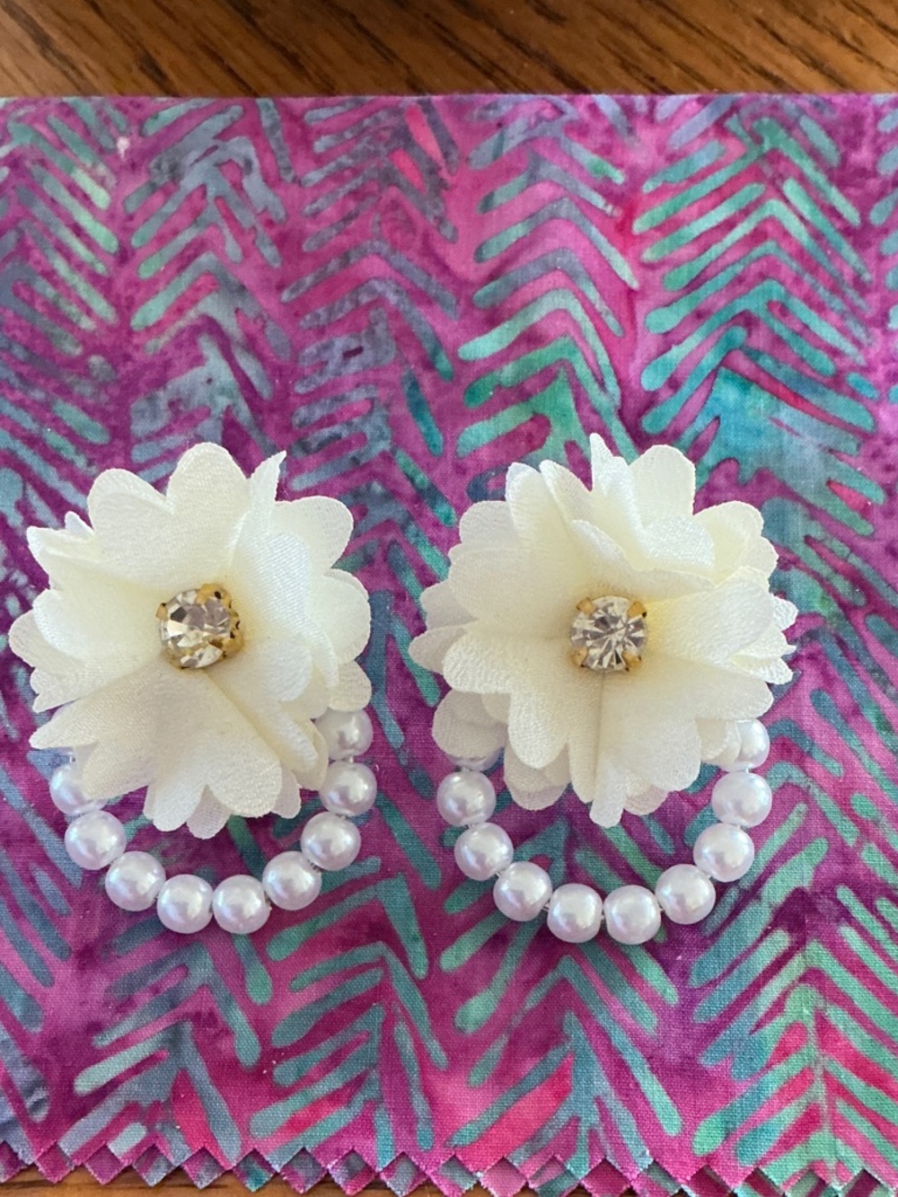 Fun pierced earrings with flowers and beads. Perfect for spring and summer.